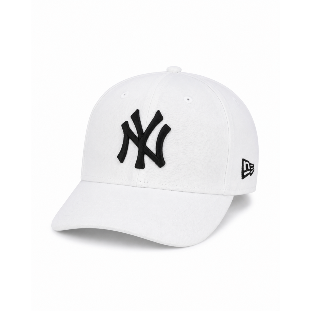 AF8D1D93-1FDA-44BC-B560-0E0FCA0FFF25_result New York Yankees Baseball Cap “White/Black” - Image 1